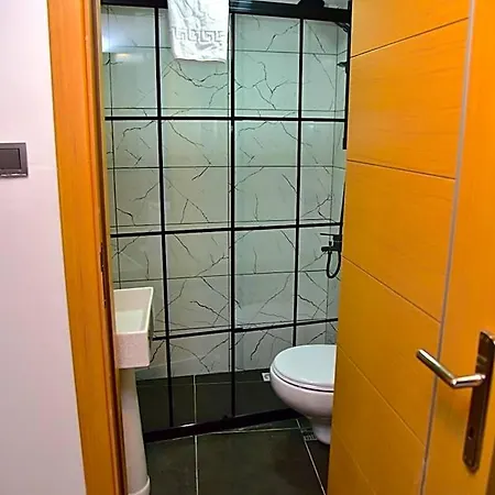 Hotel Mates Port